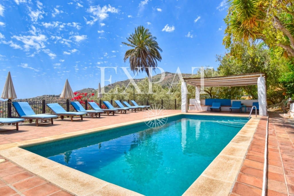 16 soveværelse Finca/Landehus til salg i Canillas de Albaida med swimmingpool - € 1.900.000 (Ref: 7560214)