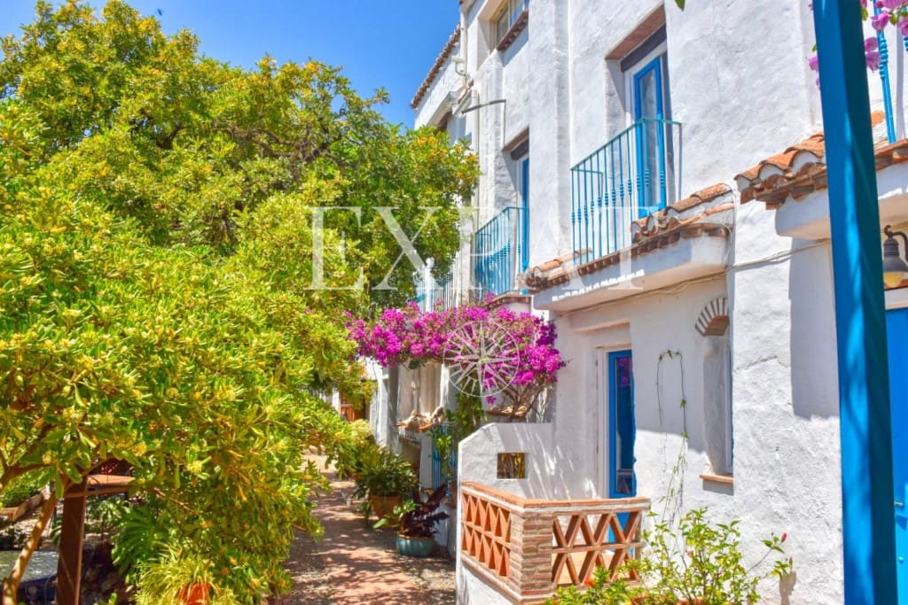 16 soveværelse Finca/Landehus til salg i Canillas de Albaida med swimmingpool - € 1.900.000 (Ref: 7560214)