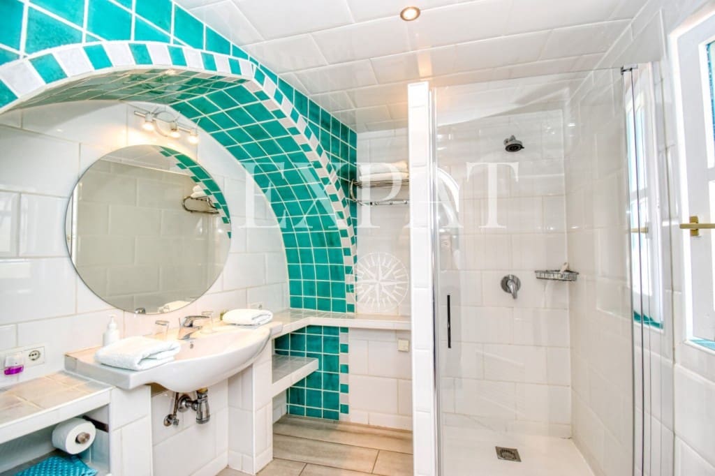 16 soveværelse Finca/Landehus til salg i Canillas de Albaida med swimmingpool - € 1.900.000 (Ref: 7560214)