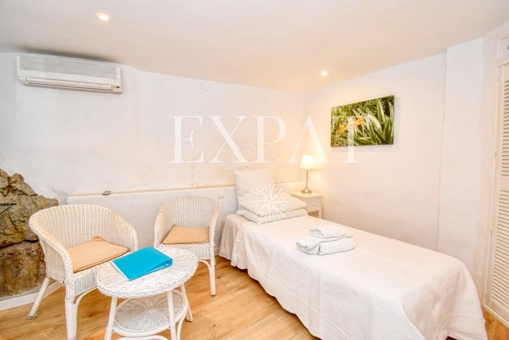 16 soveværelse Finca/Landehus til salg i Canillas de Albaida med swimmingpool - € 1.900.000 (Ref: 7560214)