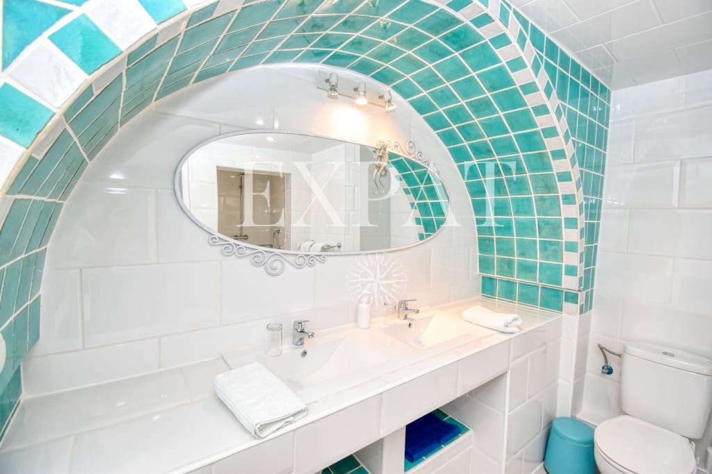 16 soveværelse Finca/Landehus til salg i Canillas de Albaida med swimmingpool - € 1.900.000 (Ref: 7560214)