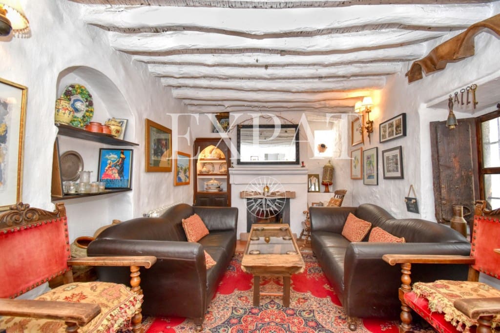 16 soveværelse Finca/Landehus til salg i Canillas de Albaida med swimmingpool - € 1.900.000 (Ref: 7560214)