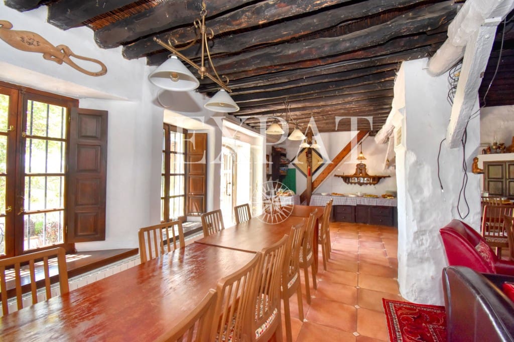 16 soveværelse Finca/Landehus til salg i Canillas de Albaida med swimmingpool - € 1.900.000 (Ref: 7560214)