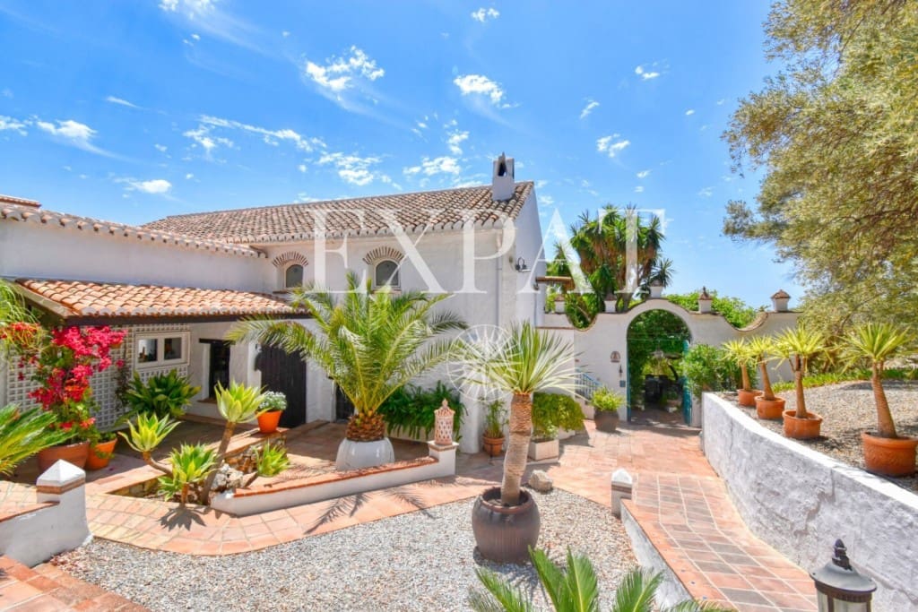 16 soveværelse Finca/Landehus til salg i Canillas de Albaida med swimmingpool - € 1.900.000 (Ref: 7560214)