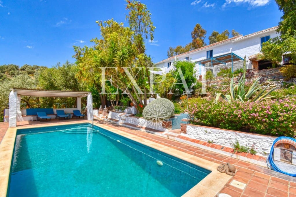 16 soveværelse Finca/Landehus til salg i Canillas de Albaida med swimmingpool - € 1.900.000 (Ref: 7560214)