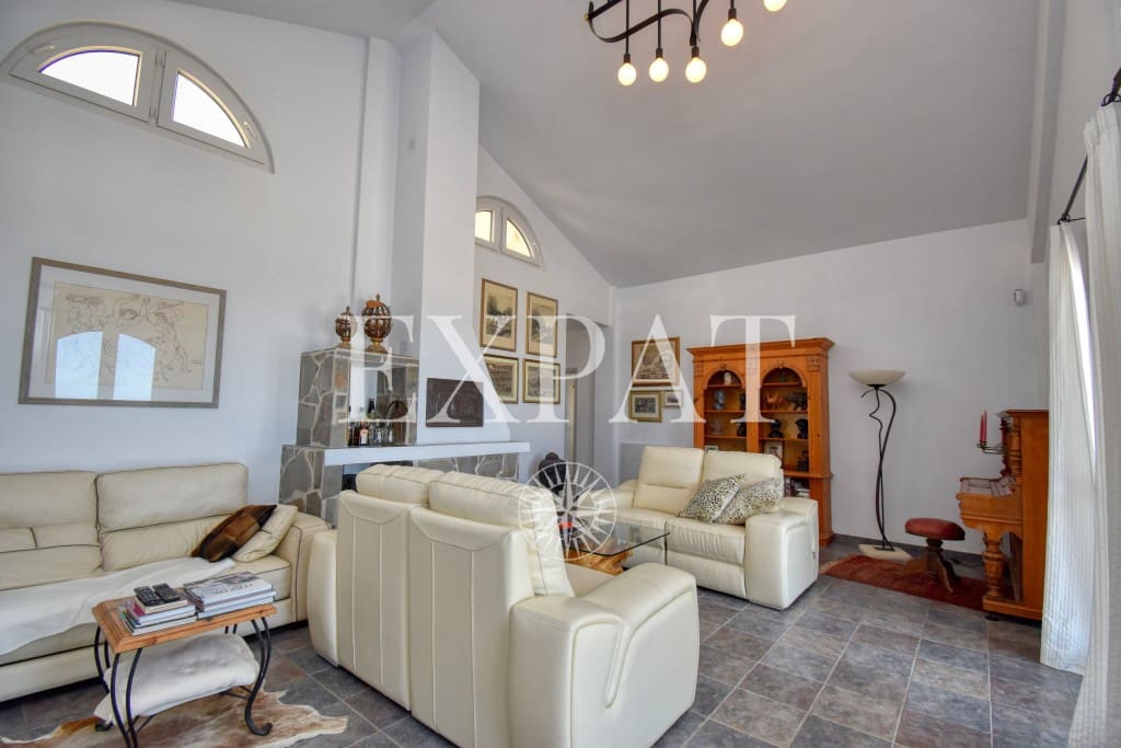 4 sypialnia Finka/Dom wiejski na sprzedaż w Sayalonga z basenem garażem - 1 350 000 € (Ref: 7641280)