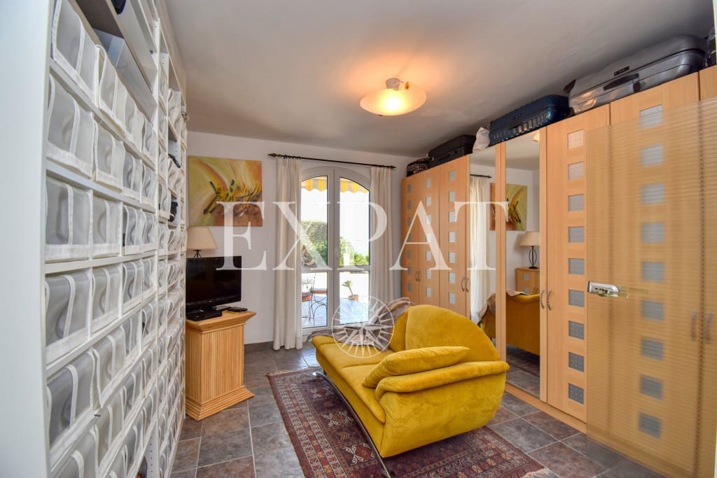 4 sypialnia Finka/Dom wiejski na sprzedaż w Sayalonga z basenem garażem - 1 350 000 € (Ref: 7641280)