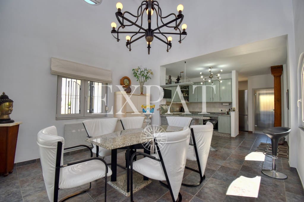 4 sypialnia Finka/Dom wiejski na sprzedaż w Sayalonga z basenem garażem - 1 350 000 € (Ref: 7641280)