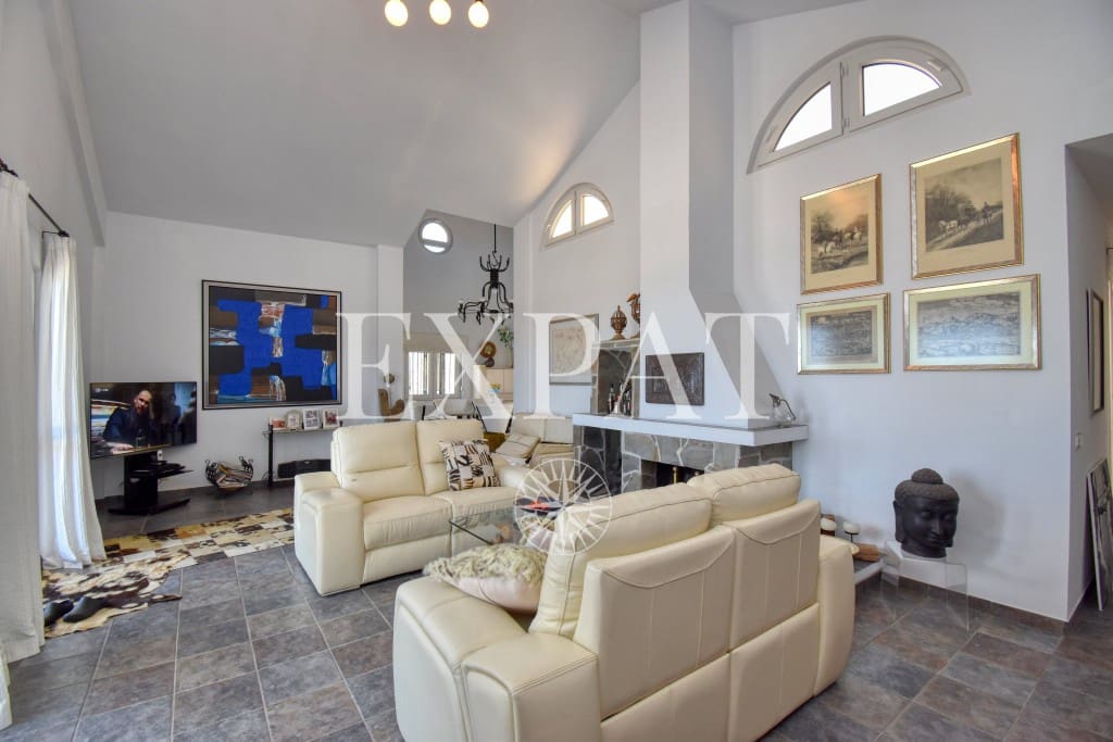 4 sypialnia Finka/Dom wiejski na sprzedaż w Sayalonga z basenem garażem - 1 350 000 € (Ref: 7641280)