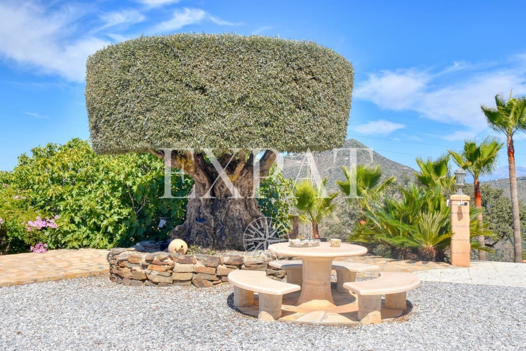 4 sypialnia Finka/Dom wiejski na sprzedaż w Sayalonga z basenem garażem - 1 350 000 € (Ref: 7641280)