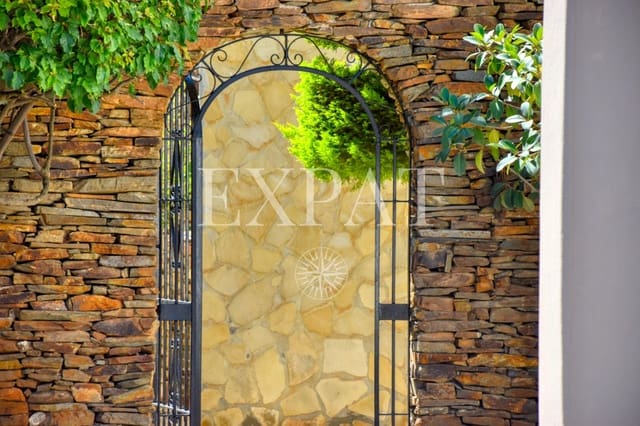 4 sovrum Finca/Hus på landet till salu i Sayalonga med pool garage - 1 350 000 € (Ref: 7641280)