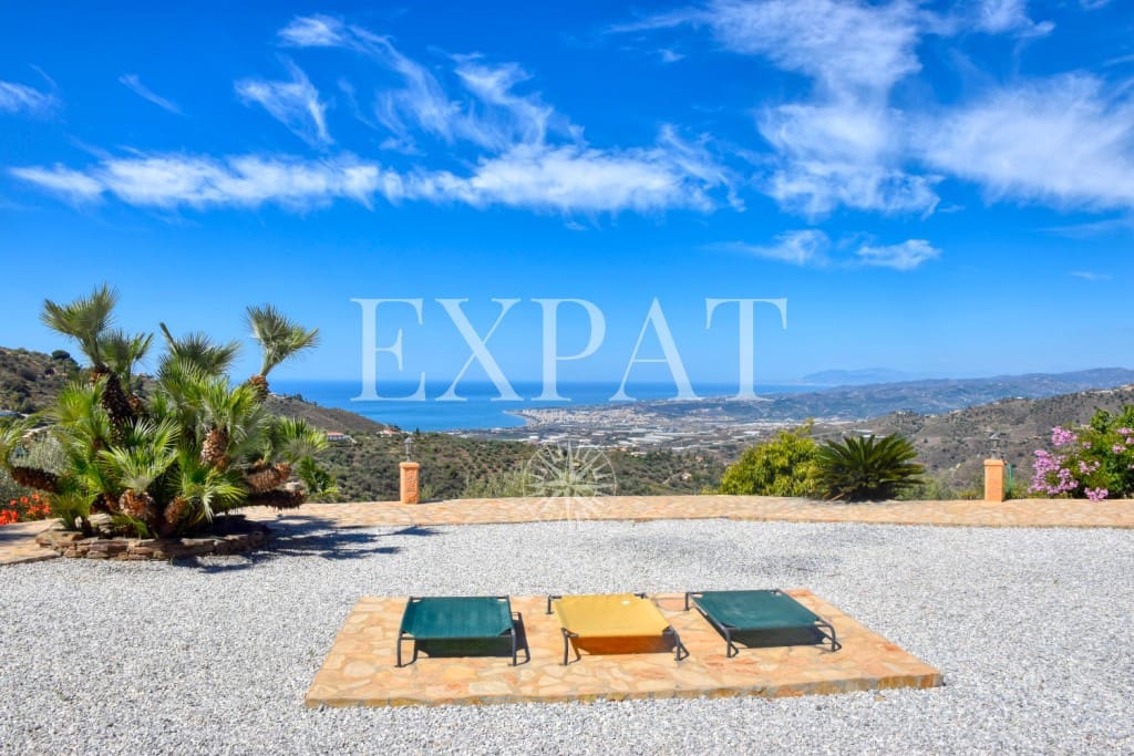 4 sypialnia Finka/Dom wiejski na sprzedaż w Sayalonga z basenem garażem - 1 350 000 € (Ref: 7641280)