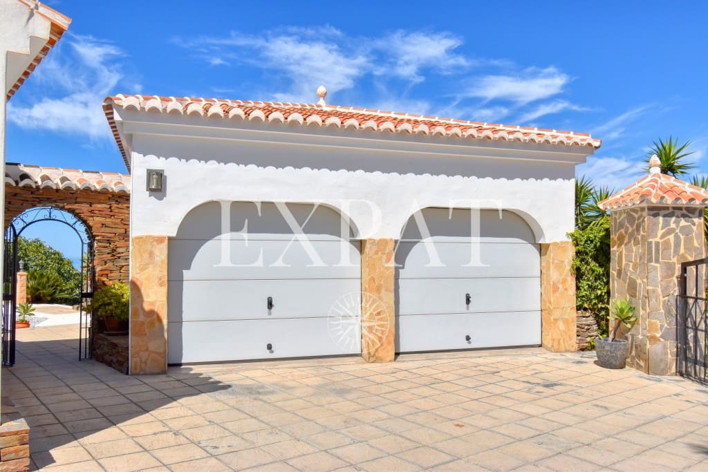 4 sypialnia Finka/Dom wiejski na sprzedaż w Sayalonga z basenem garażem - 1 350 000 € (Ref: 7641280)