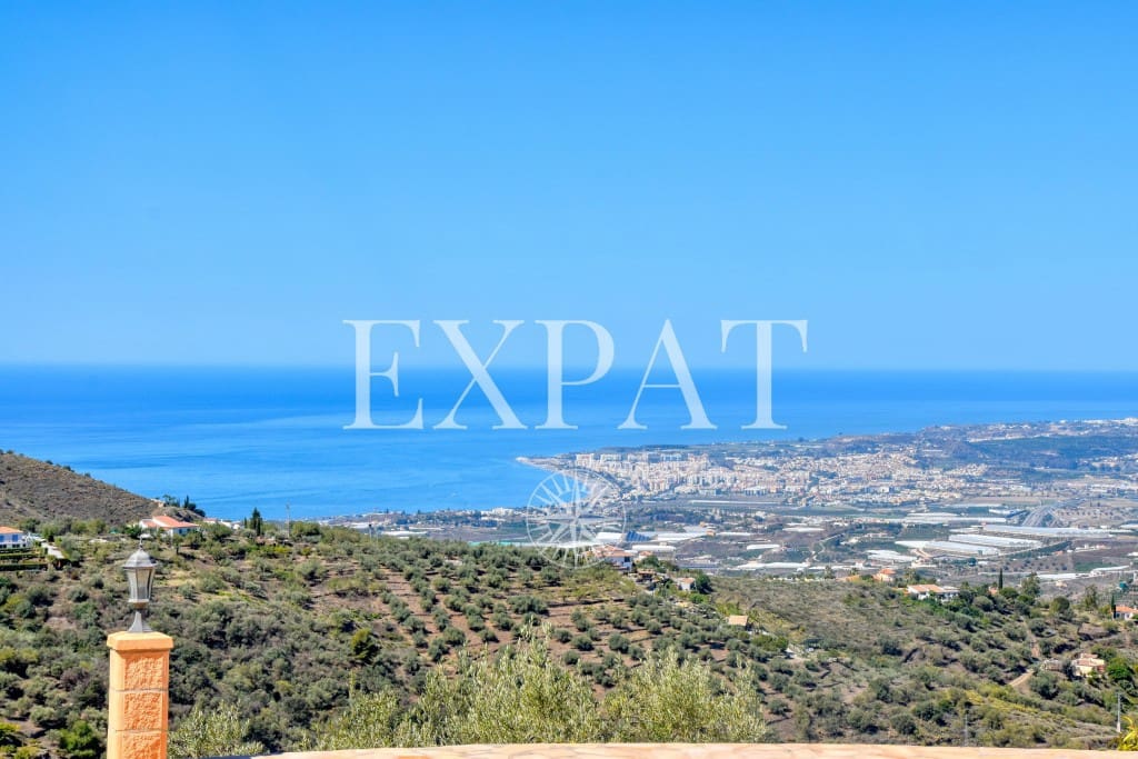 4 sypialnia Finka/Dom wiejski na sprzedaż w Sayalonga z basenem garażem - 1 350 000 € (Ref: 7641280)