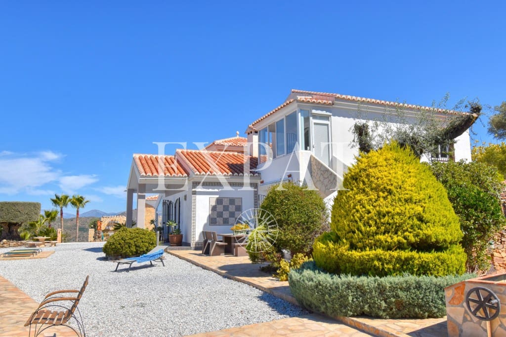 4 sypialnia Finka/Dom wiejski na sprzedaż w Sayalonga z basenem garażem - 1 350 000 € (Ref: 7641280)