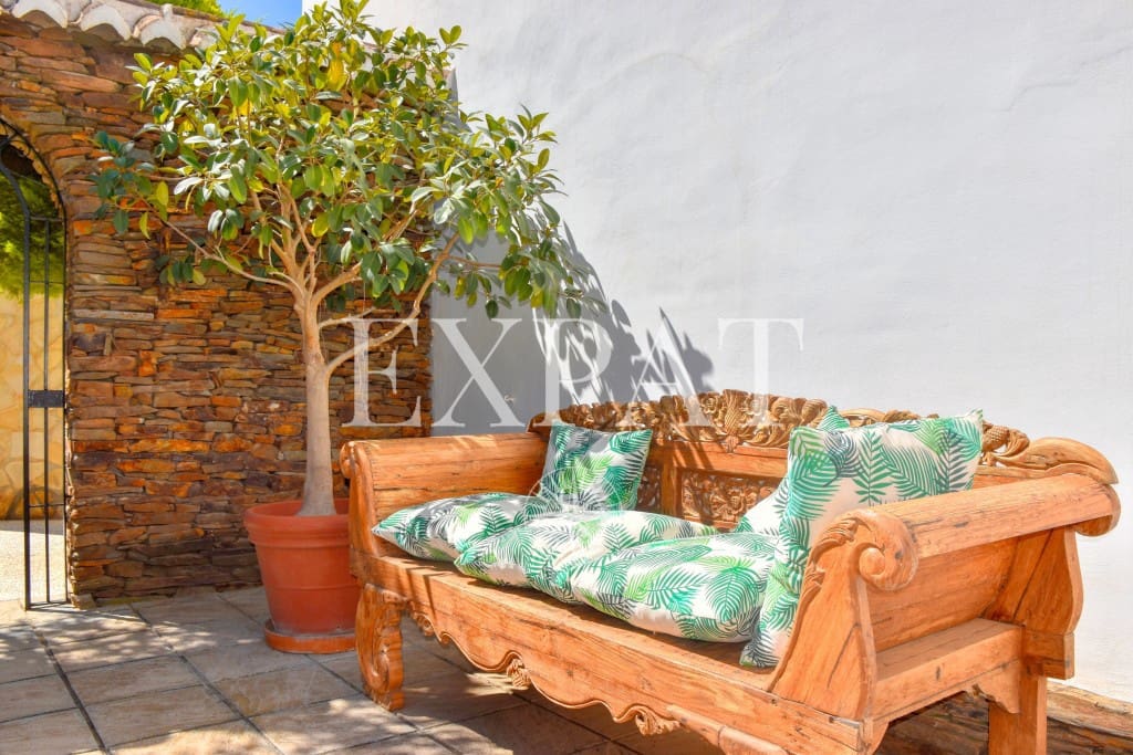 4 sypialnia Finka/Dom wiejski na sprzedaż w Sayalonga z basenem garażem - 1 350 000 € (Ref: 7641280)
