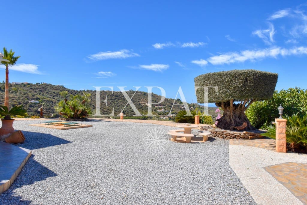 4 sypialnia Finka/Dom wiejski na sprzedaż w Sayalonga z basenem garażem - 1 350 000 € (Ref: 7641280)