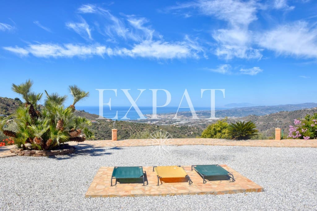 4 sypialnia Finka/Dom wiejski na sprzedaż w Sayalonga z basenem garażem - 1 350 000 € (Ref: 7641280)