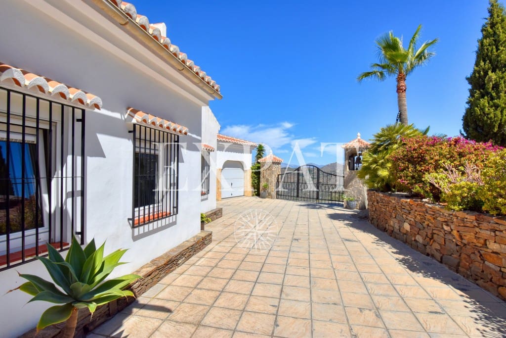 4 sypialnia Finka/Dom wiejski na sprzedaż w Sayalonga z basenem garażem - 1 350 000 € (Ref: 7641280)