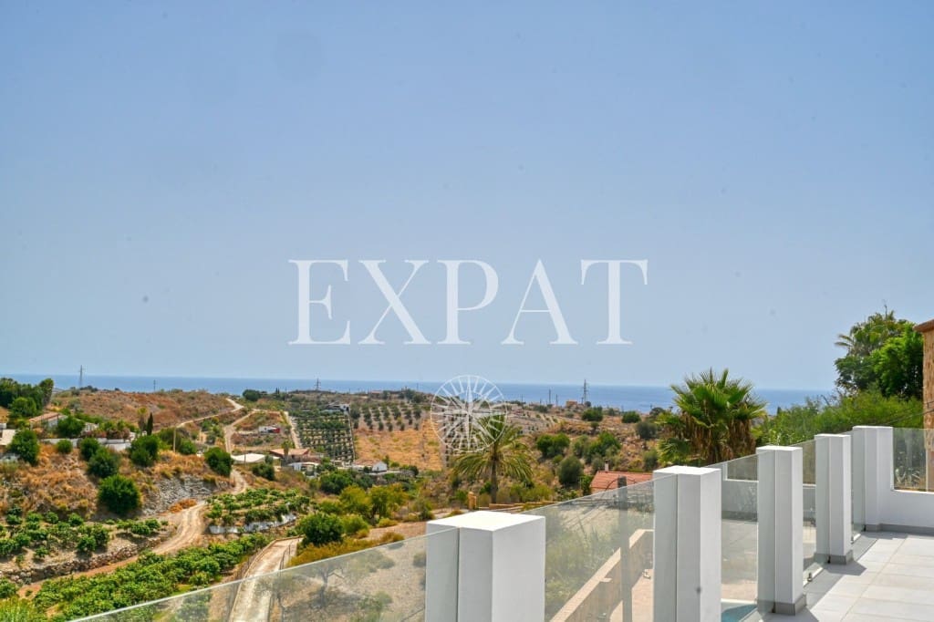 3 sypialnia Willa na sprzedaż w Benajarafe z basenem - 595 000 € (Ref: 7715616)