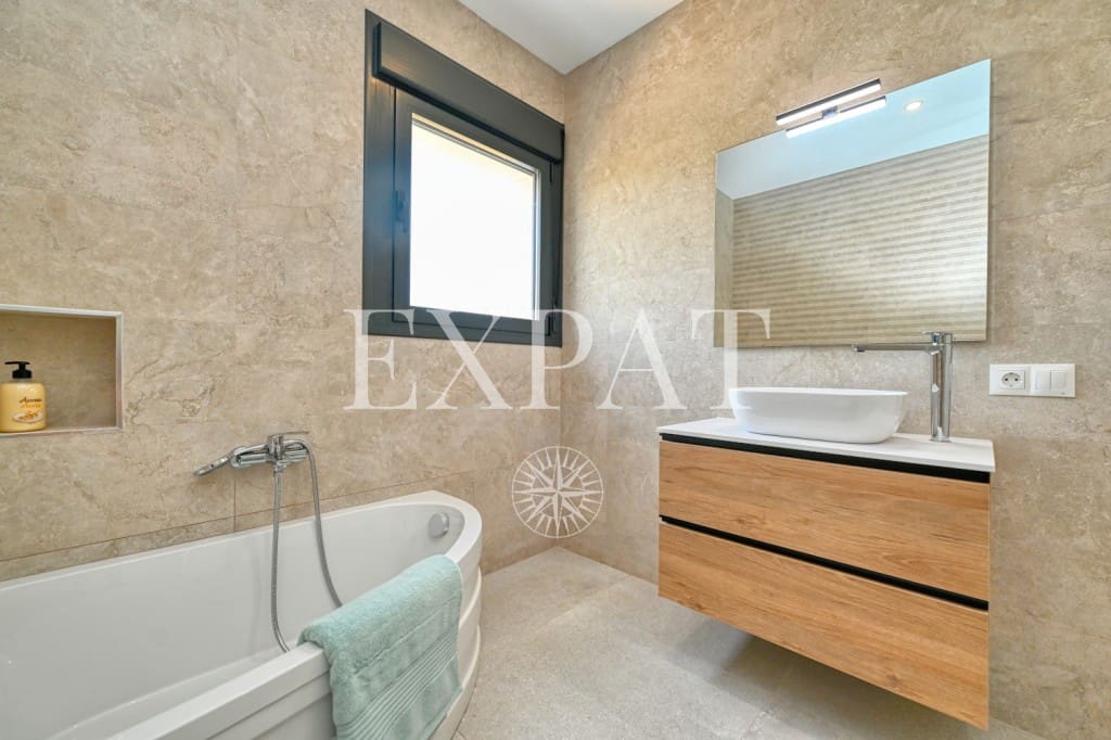 3 sypialnia Willa na sprzedaż w Benajarafe z basenem - 595 000 € (Ref: 7715616)