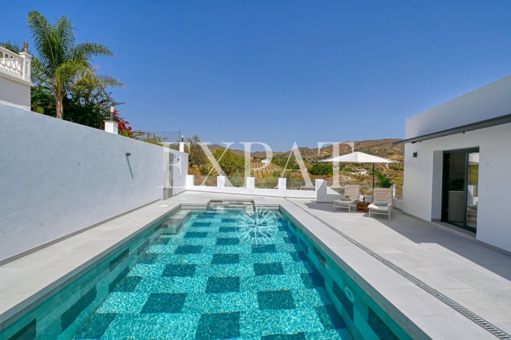 3 sypialnia Willa na sprzedaż w Benajarafe z basenem - 595 000 € (Ref: 7715616)