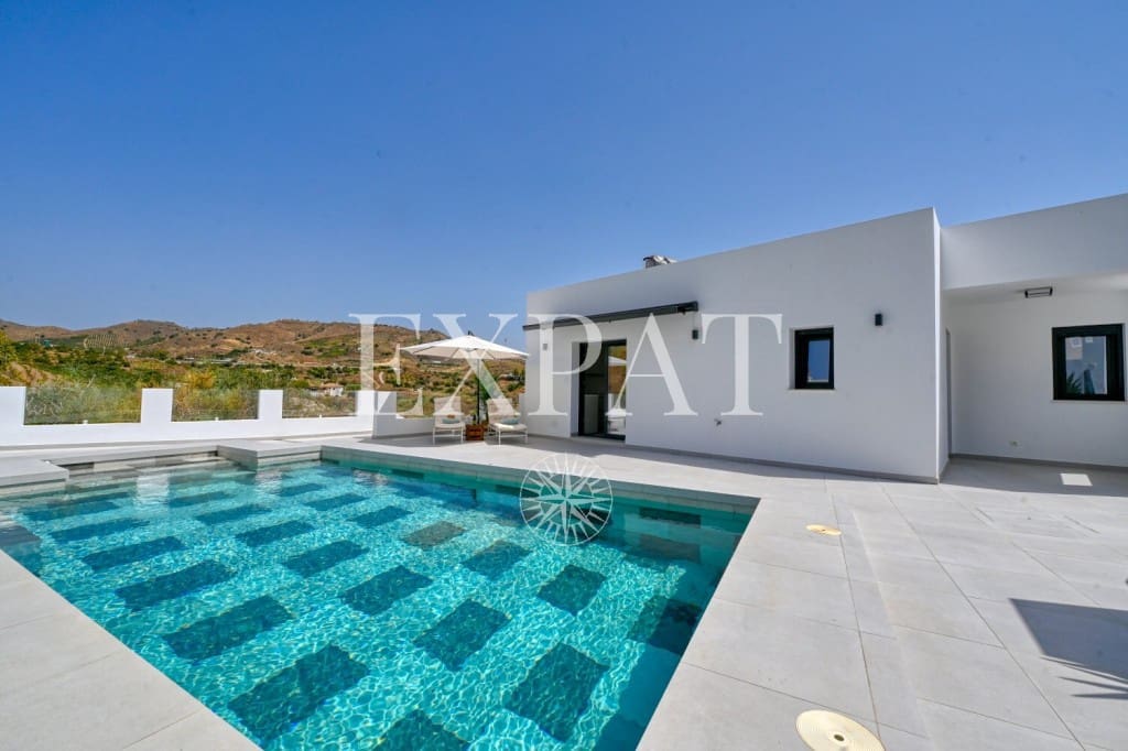 3 sypialnia Willa na sprzedaż w Benajarafe z basenem - 595 000 € (Ref: 7715616)