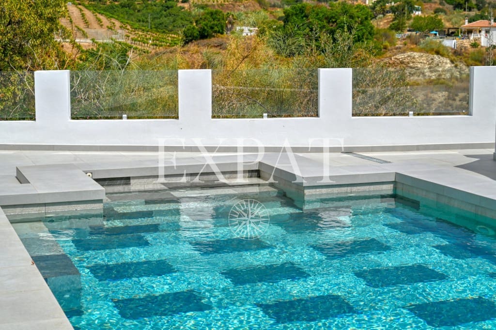 3 sypialnia Willa na sprzedaż w Benajarafe z basenem - 595 000 € (Ref: 7715616)