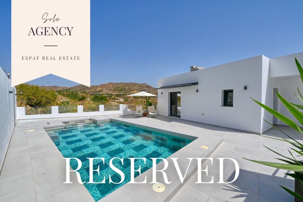 3 soveværelse Villa til salg i Benajarafe med swimmingpool - € 595.000 (Ref: 7715616)