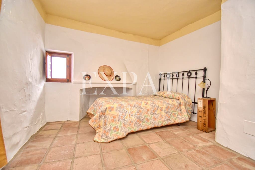 4 makuuhuone Omakotitalo myytävänä paikassa Competa - 174 000 € (Ref: 8168651)