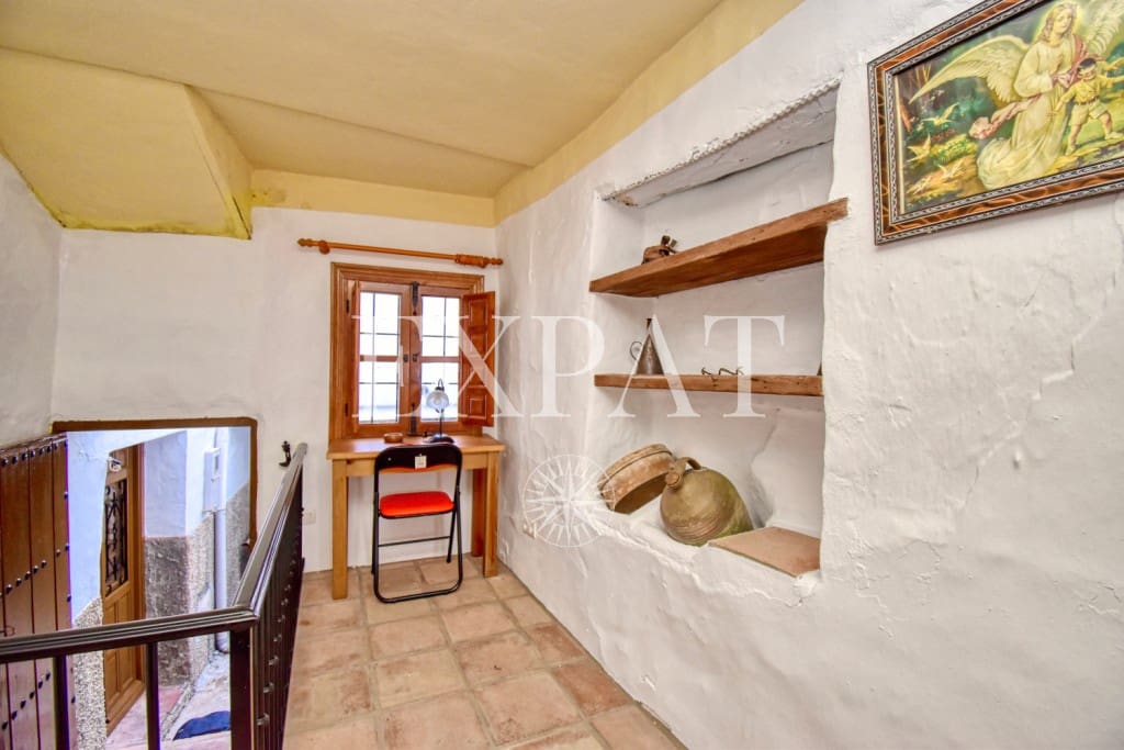 4 makuuhuone Omakotitalo myytävänä paikassa Competa - 174 000 € (Ref: 8168651)