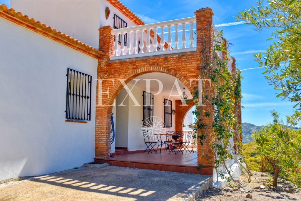 3 soveværelse Finca/Landehus til salg i Sayalonga med swimmingpool - € 299.000 (Ref: 8225892)