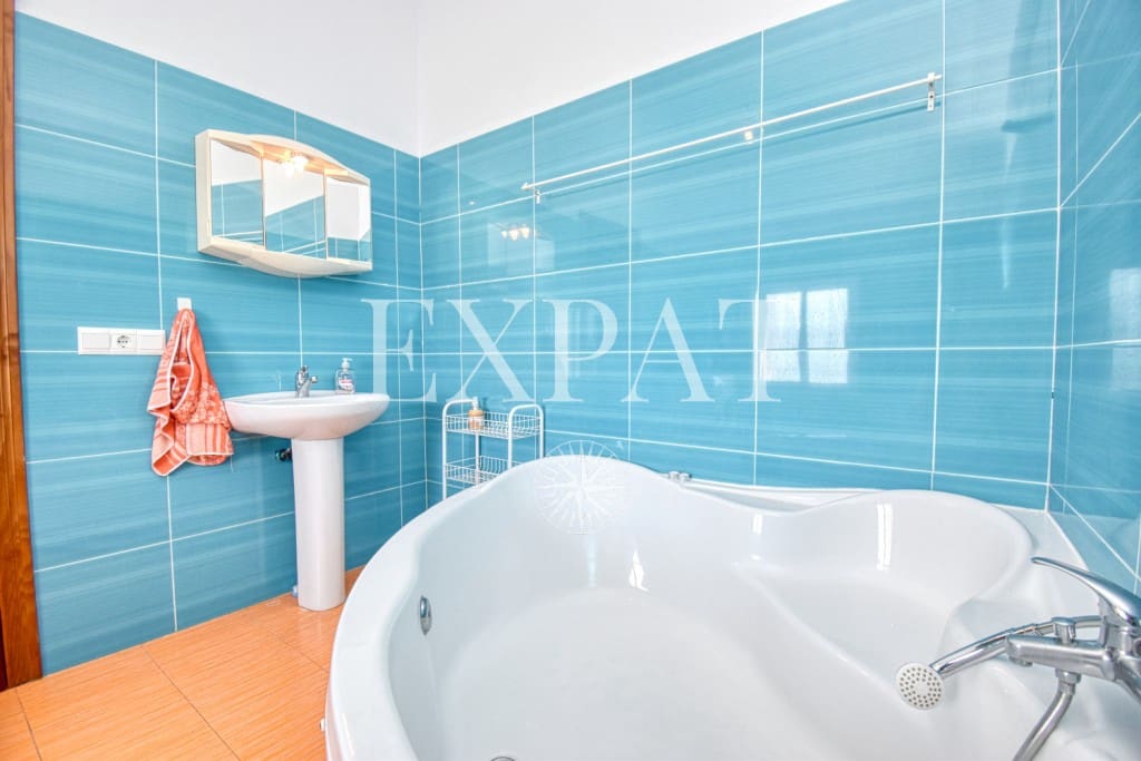 3 soveværelse Finca/Landehus til salg i Sayalonga med swimmingpool - € 299.000 (Ref: 8225892)