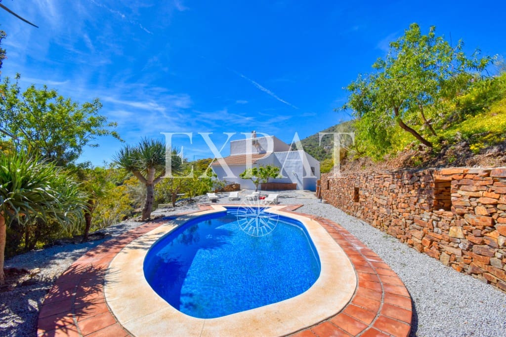 3 soveværelse Finca/Landehus til salg i Sayalonga med swimmingpool - € 299.000 (Ref: 8225892)