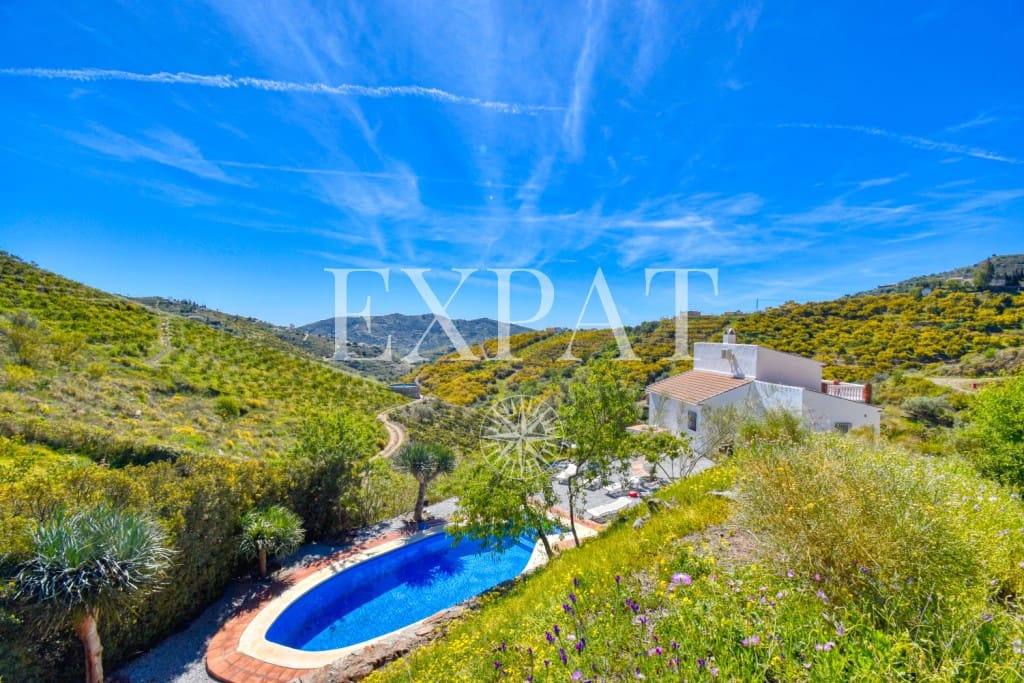 3 soveværelse Finca/Landehus til salg i Sayalonga med swimmingpool - € 299.000 (Ref: 8225892)