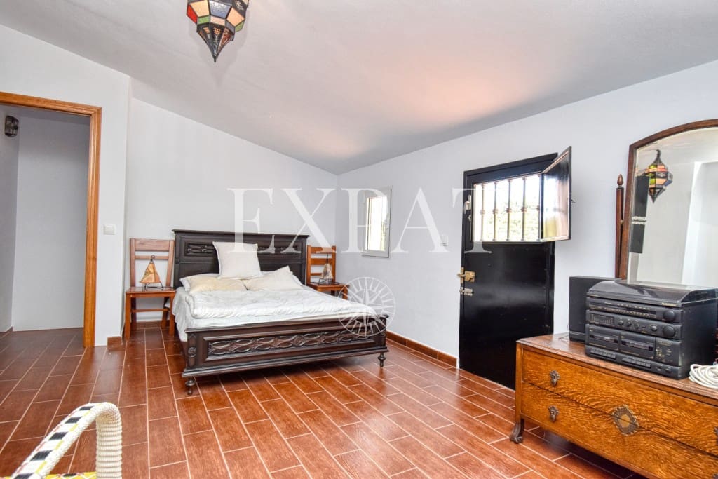 3 soveværelse Finca/Landehus til salg i Sayalonga med swimmingpool - € 299.000 (Ref: 8225892)