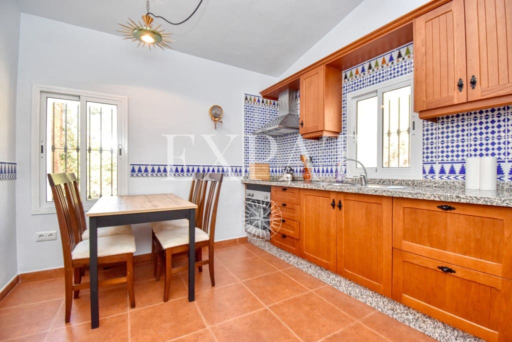 3 soveværelse Finca/Landehus til salg i Sayalonga med swimmingpool - € 299.000 (Ref: 8225892)