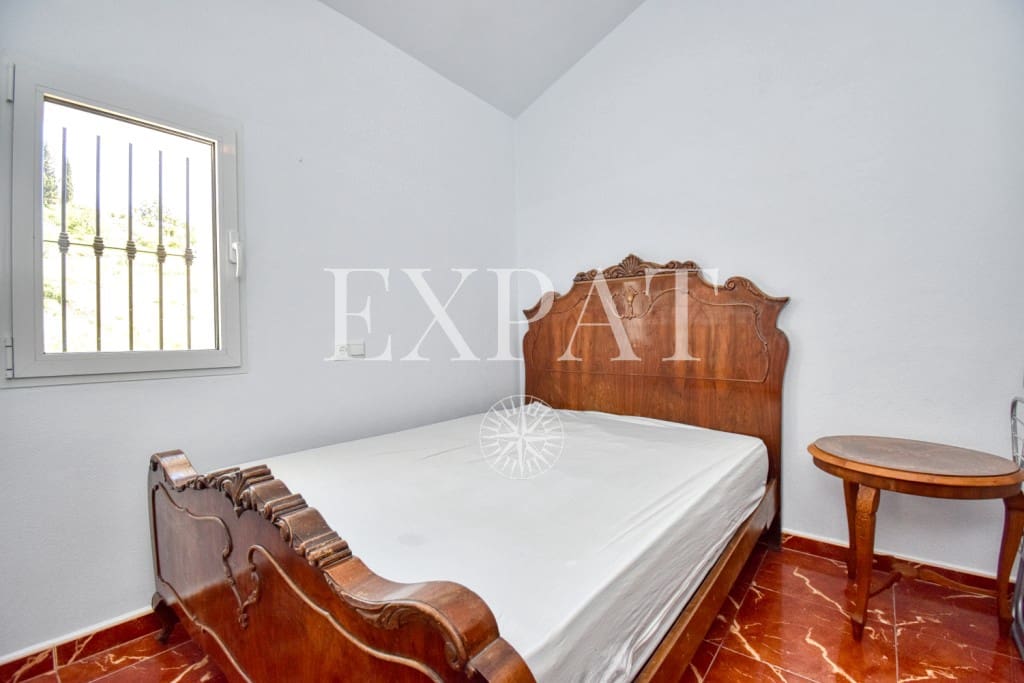 3 soveværelse Finca/Landehus til salg i Sayalonga med swimmingpool - € 299.000 (Ref: 8225892)