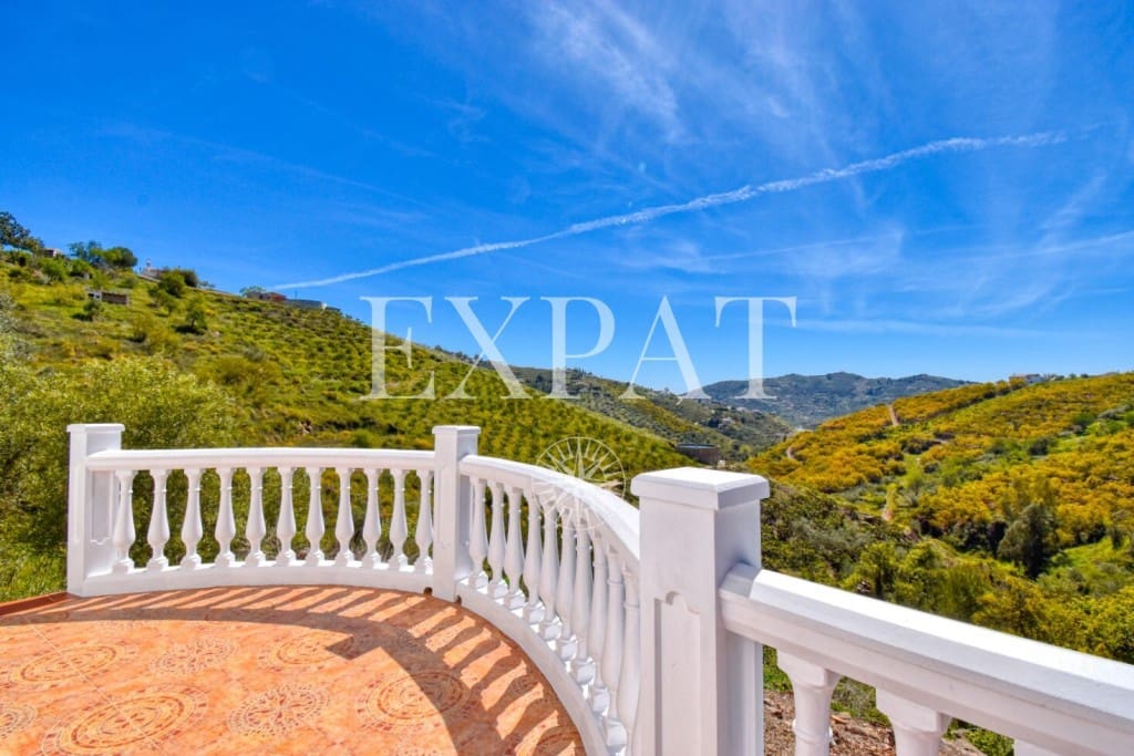 3 soveværelse Finca/Landehus til salg i Sayalonga med swimmingpool - € 299.000 (Ref: 8225892)