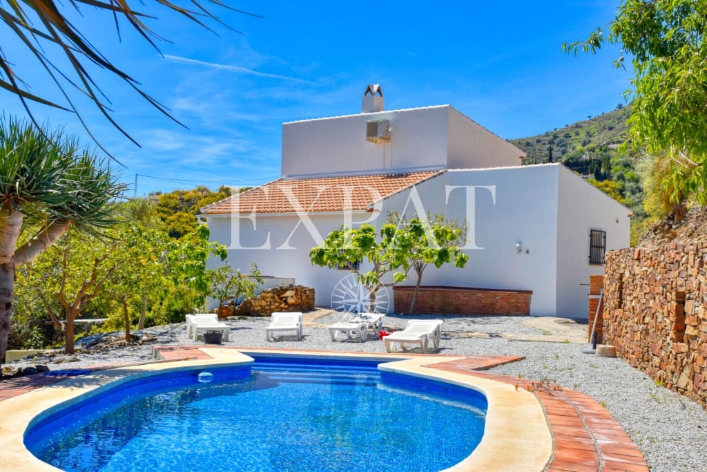 3 soveværelse Finca/Landehus til salg i Sayalonga med swimmingpool - € 299.000 (Ref: 8225892)