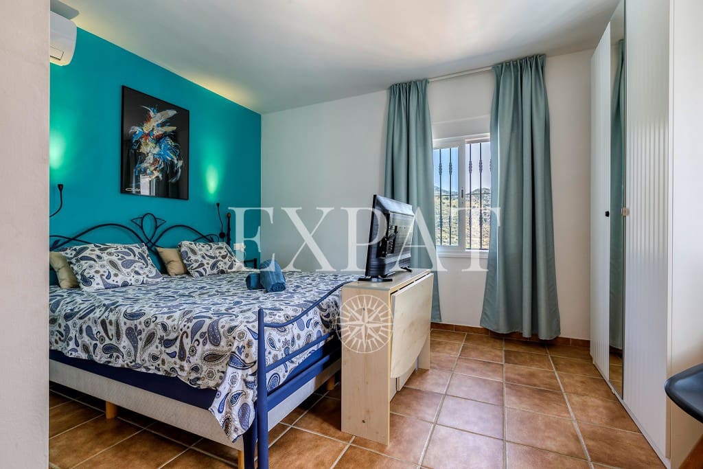 6 soveværelse Finca/Landehus til salg i Sayalonga med swimmingpool garage - € 699.000 (Ref: 8594953)