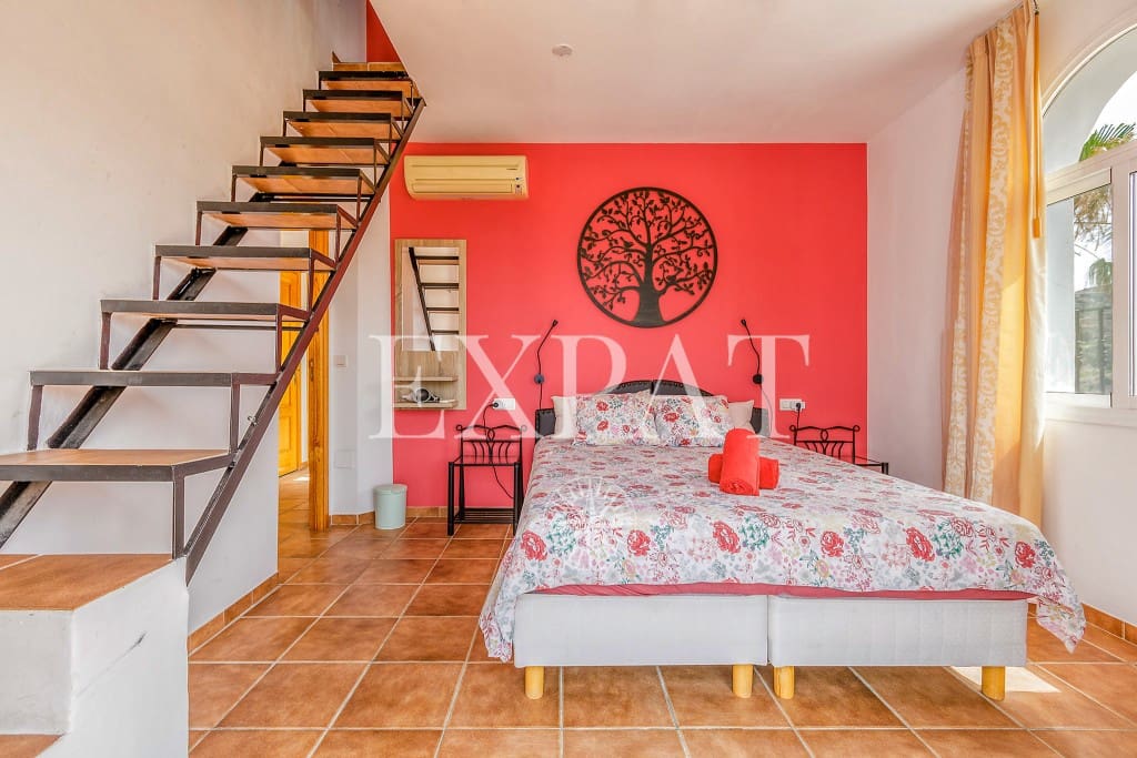 6 soveværelse Finca/Landehus til salg i Sayalonga med swimmingpool garage - € 699.000 (Ref: 8594953)