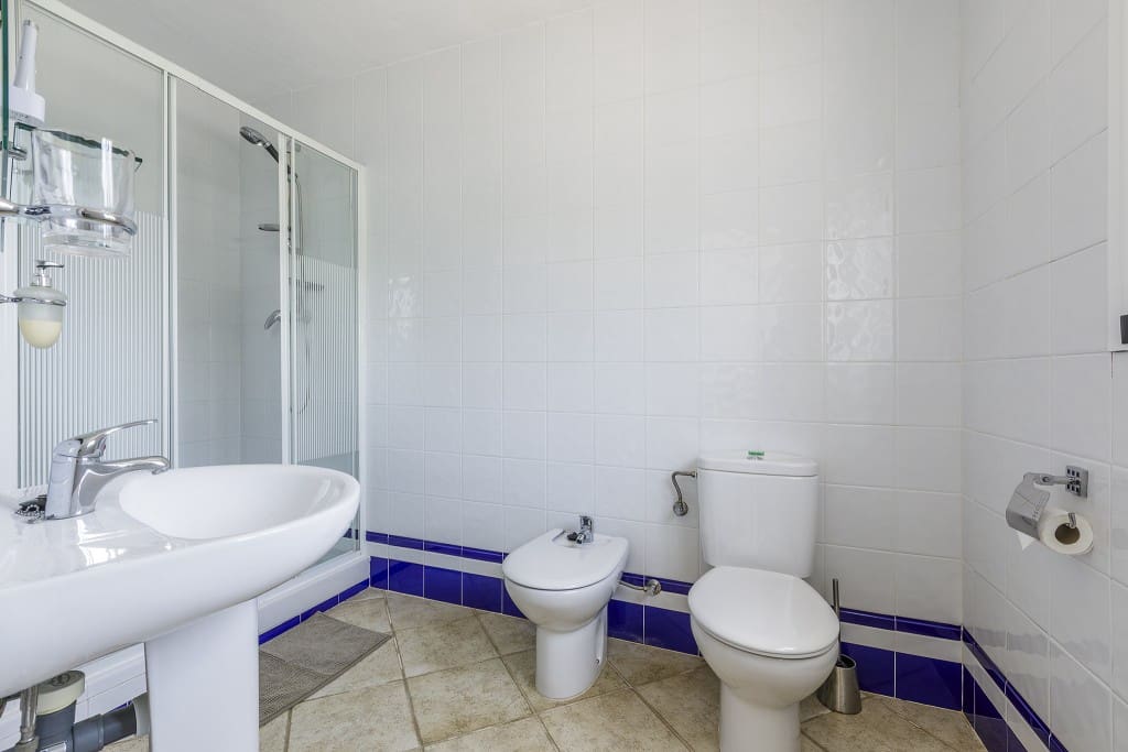 6 soveværelse Finca/Landehus til salg i Sayalonga med swimmingpool garage - € 699.000 (Ref: 8594953)