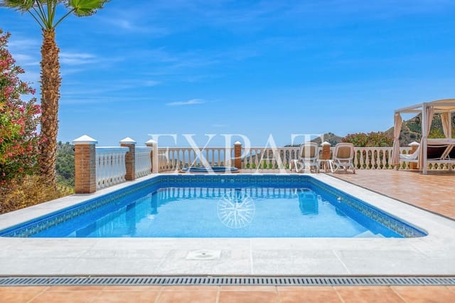 6 soveværelse Finca/Landehus til salg i Sayalonga med swimmingpool garage - € 699.000 (Ref: 8594953)