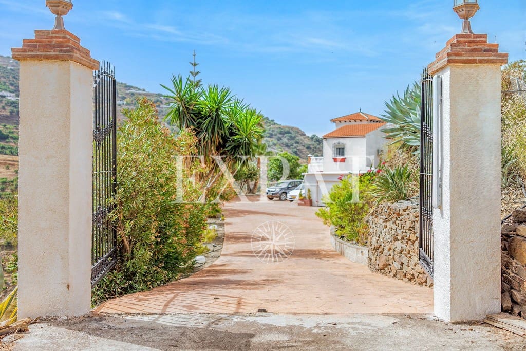 6 soveværelse Finca/Landehus til salg i Sayalonga med swimmingpool garage - € 699.000 (Ref: 8594953)