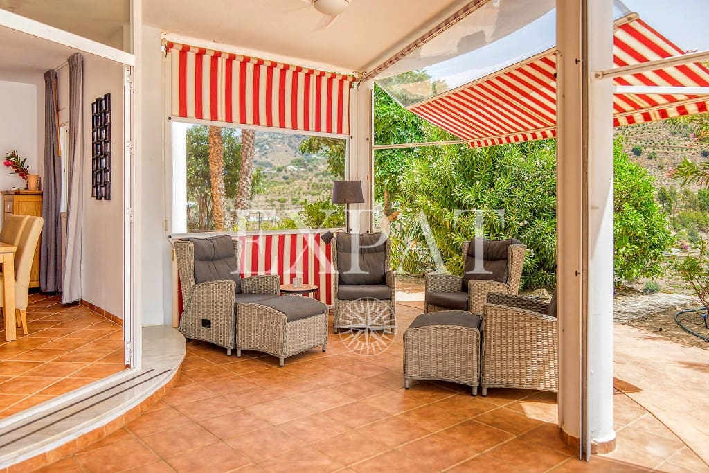 6 soveværelse Finca/Landehus til salg i Sayalonga med swimmingpool garage - € 699.000 (Ref: 8594953)