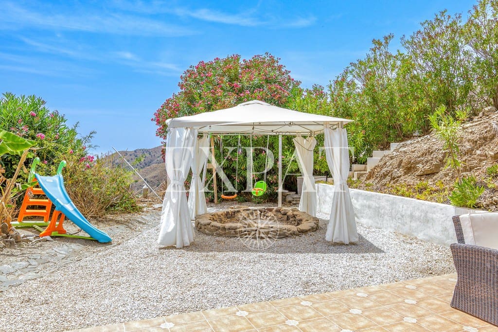 6 soveværelse Finca/Landehus til salg i Sayalonga med swimmingpool garage - € 699.000 (Ref: 8594953)