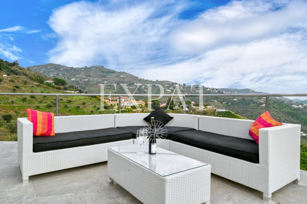 2 soverom Finca/Herregård til salgs i Sayalonga med svømmebasseng - € 260 000 (Ref: 8665048)