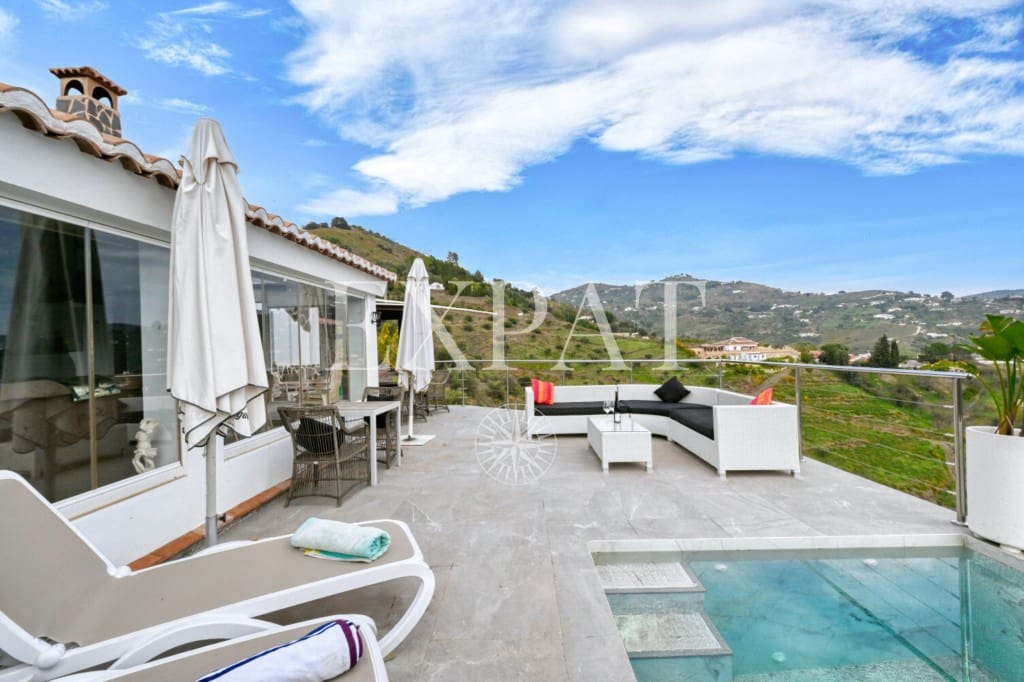 2 soverom Finca/Herregård til salgs i Sayalonga med svømmebasseng - € 260 000 (Ref: 8665048)