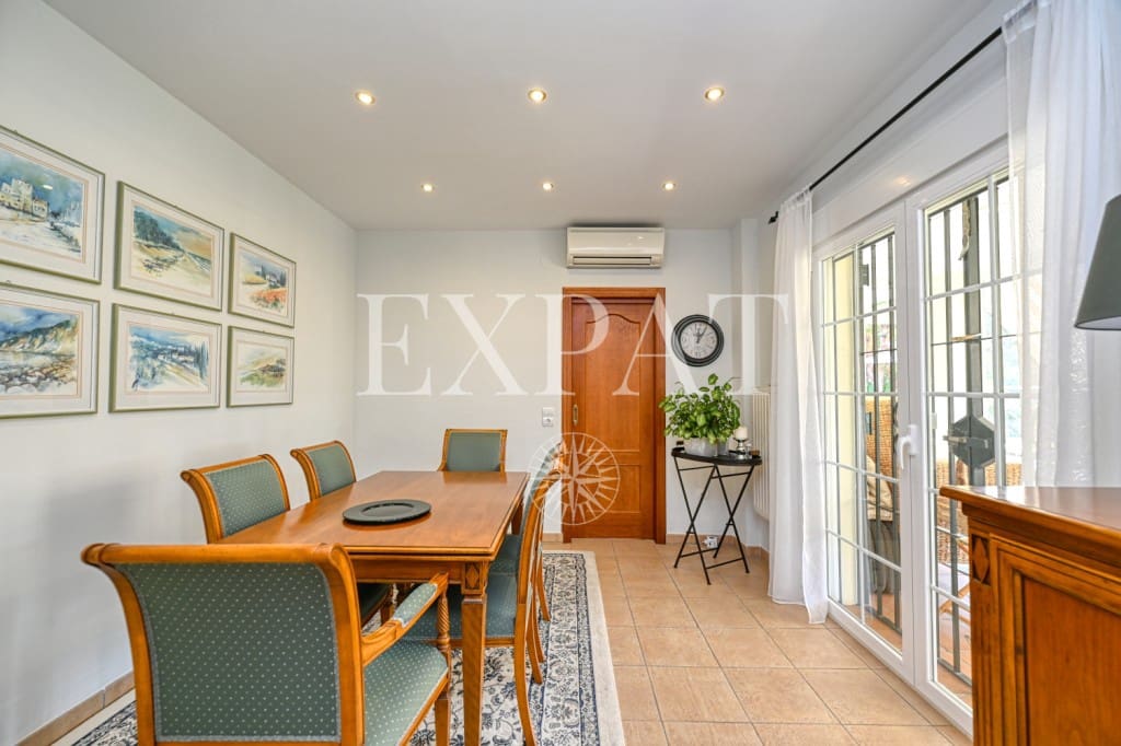 3 soveværelse Finca/Landehus til salg i Sayalonga med swimmingpool garage - € 698.000 (Ref: 8665049)